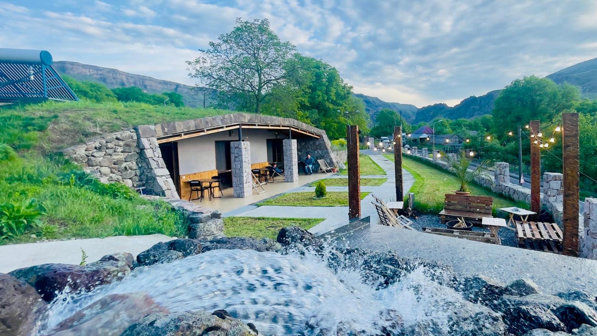 Hotel Hobbiton Near Vardzia Caves T'mogvi Exterior foto