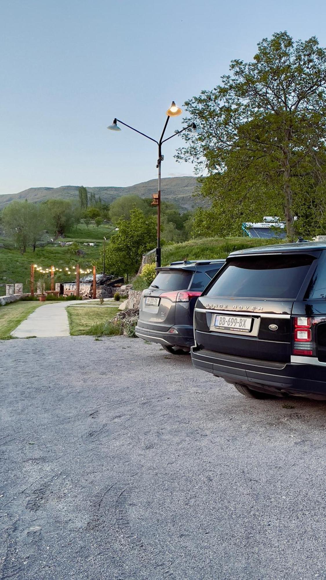 Hotel Hobbiton Near Vardzia Caves T'mogvi Exterior foto